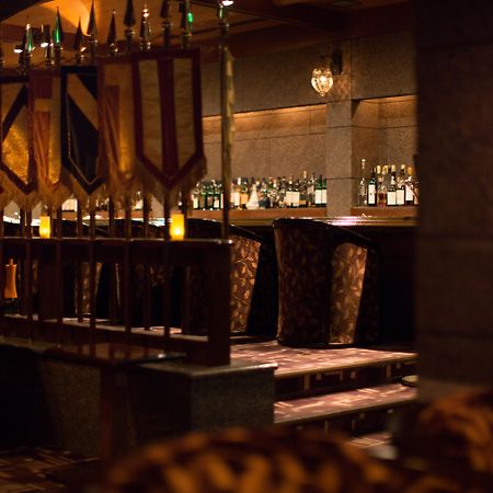 Nagoya Tokyu Hotel Luaran gambar The bar at the Old Fashioned Tavern