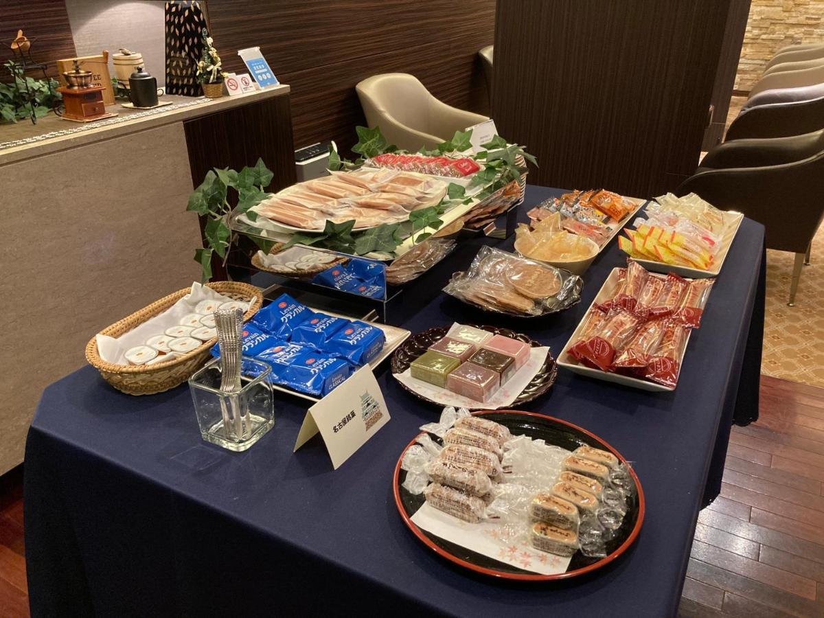 Nagoya Tokyu Hotel Luaran gambar A selection of Japanese snacks