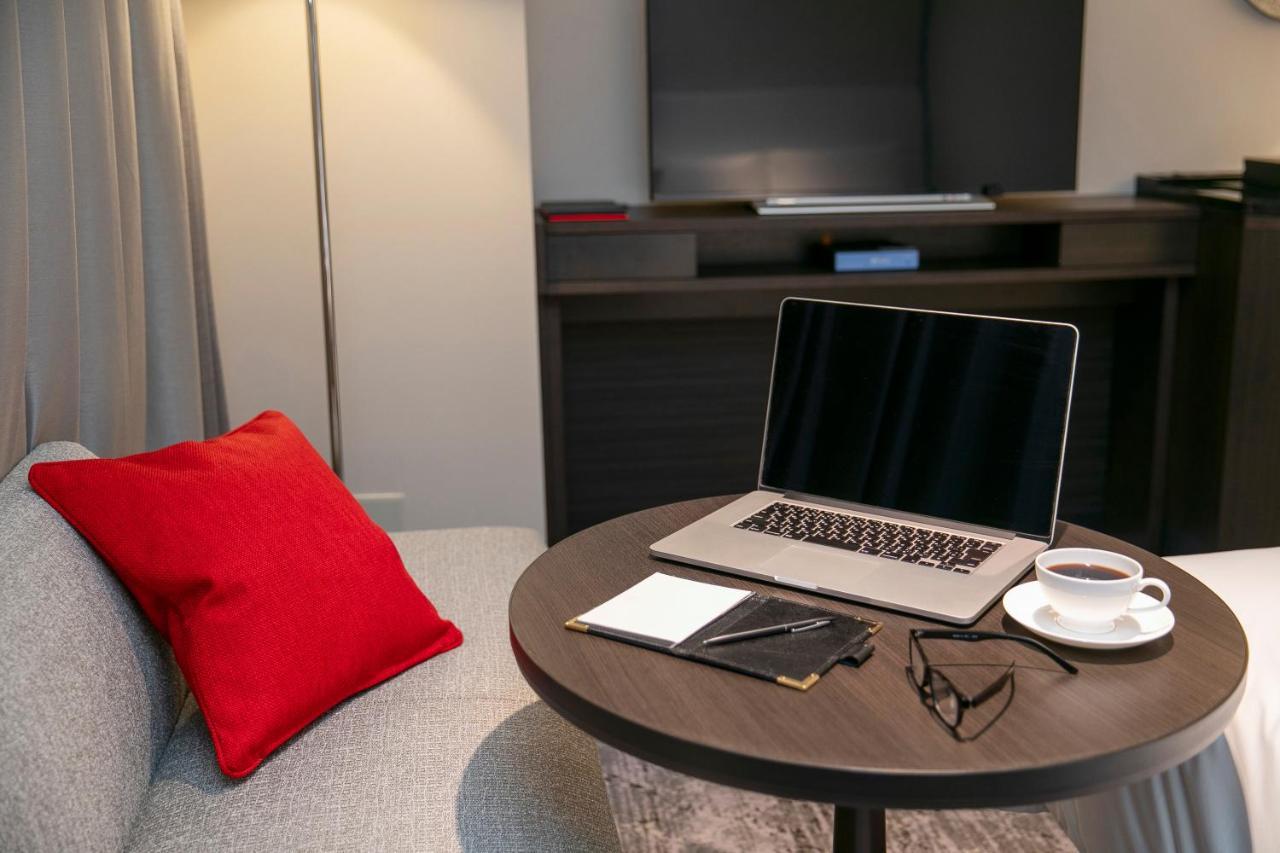 Nagoya Tokyu Hotel Luaran gambar A laptop on a table