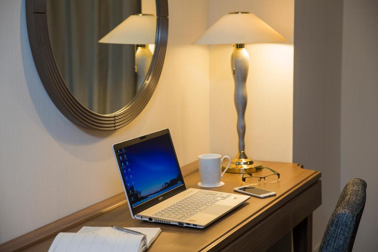Nagoya Tokyu Hotel Luaran gambar A table lamp
