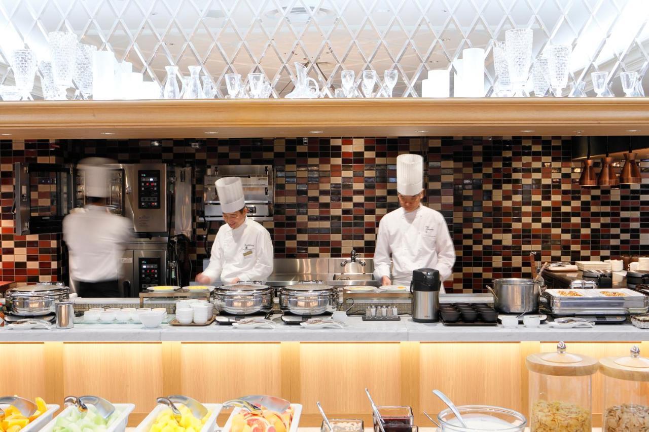 Nagoya Tokyu Hotel Luaran gambar A live kitchen at a restaurant